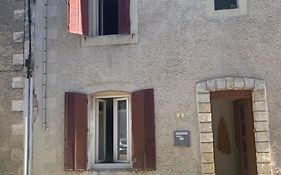 jolie maison dans petit village